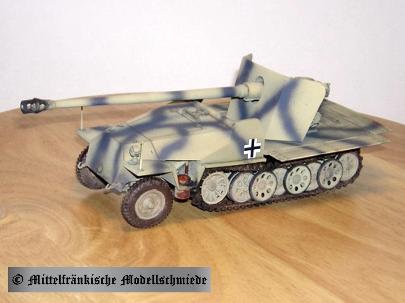 sdkfz251752.jpg (80849 Byte)
